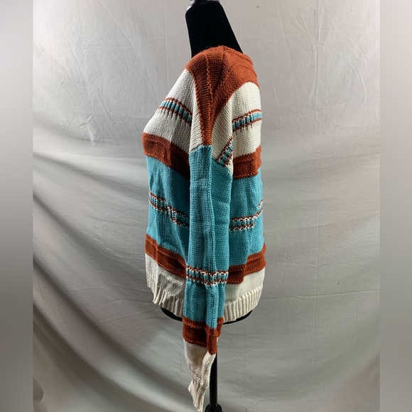 Striped Design Sweater with a V-neck - Picture 9 of 10